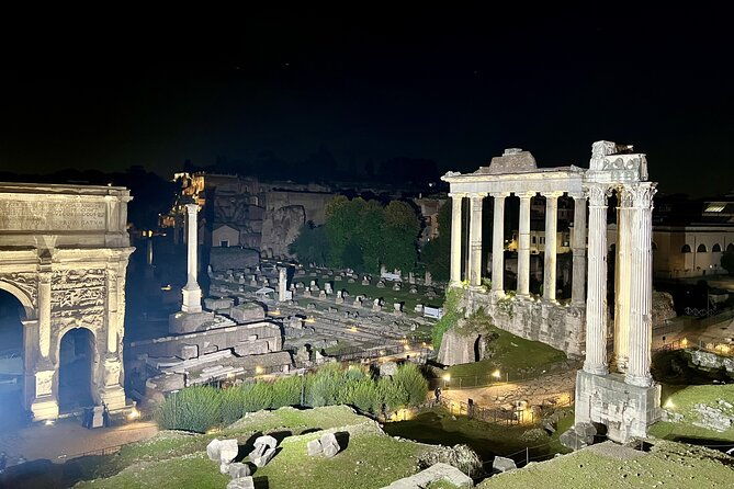 colosseum-and-roman-forum-sightseeing-area-night-walking-tour