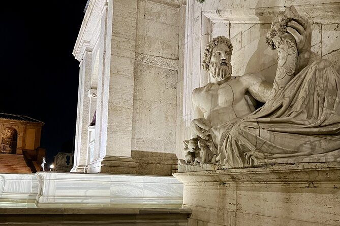 colosseum-and-roman-forum-sightseeing-area-night-walking-tour