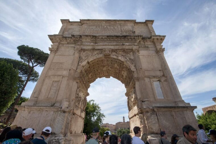 colosseum-private-walking-tour-with-an-archaeologist