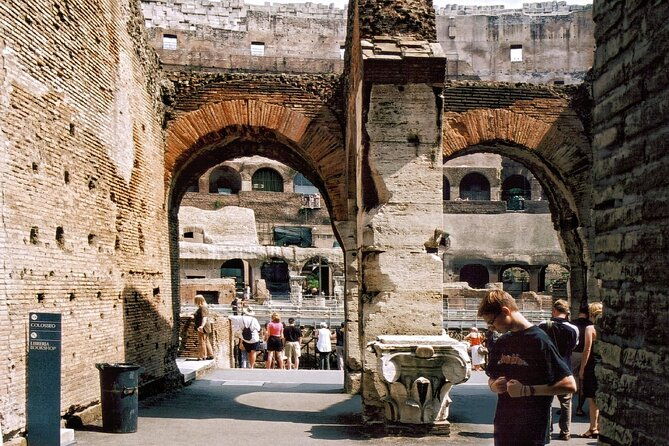 colosseum-roman-forum-and-palatine-hill-with-guide-book