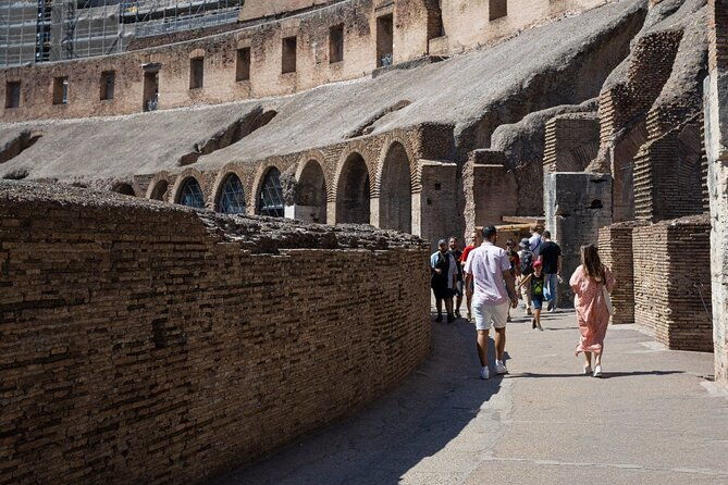 colosseum-roman-forum-and-palatine-hill-with-guide-book