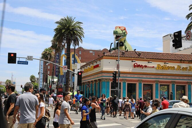 combo-ferrari-bus-tour-hollywood-sign-and-beverly-hills