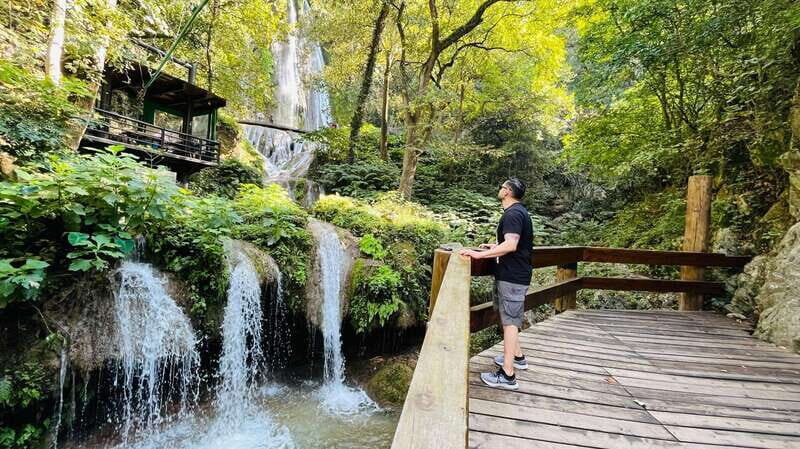 Combo: Waterfalls and Groutes with transfers and tickets - Key Points