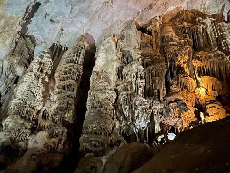 Combo: Waterfalls and Groutes with transfers and tickets - Who Should Consider This Tour?