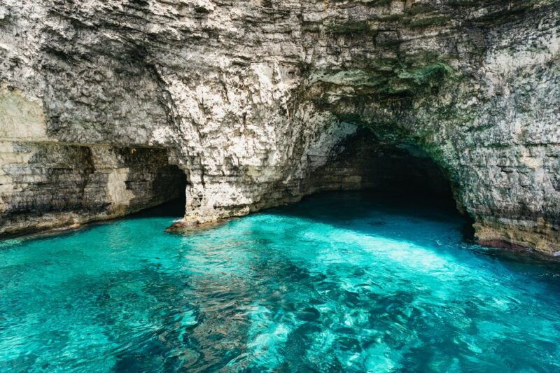 comino-blue-lagoon-crystal-lagoon-and-seacaves-tour