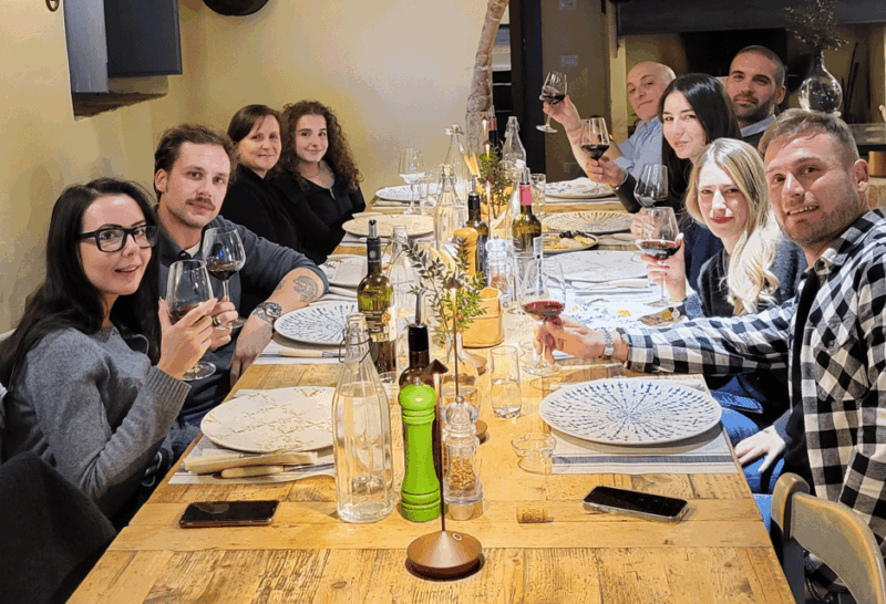 communal-dinner-in-an-ancient-tuscan-farmhouse