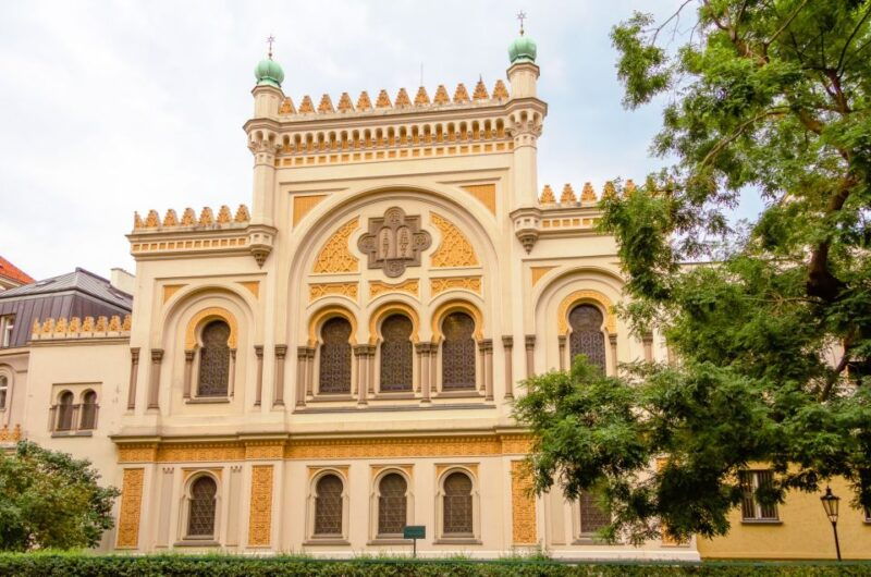 communism-in-prague-private-tour-of-the-old-town-and-museum