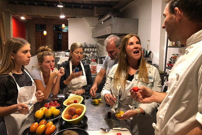 community-project-cooking-class-and-medellin-social-transformation-tour