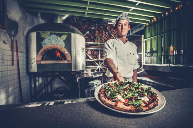 como-premium-pizza-making-class-at-a-pizzeria