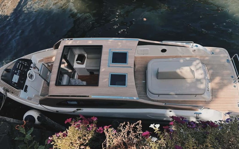 Como: Private Limousine Boat Tour with Multilingual Guide and Aperitif - Key Points