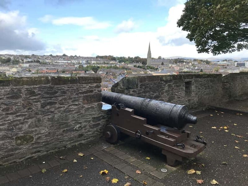 Complete city tour of Derry - An In-Depth Look at the Derry City Tour