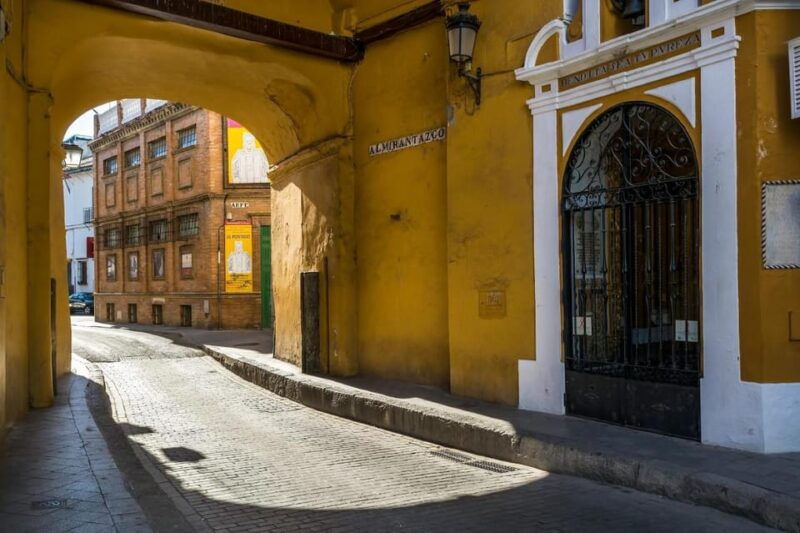 complete-guided-tour-of-seville-jewish-quarter-and-triana