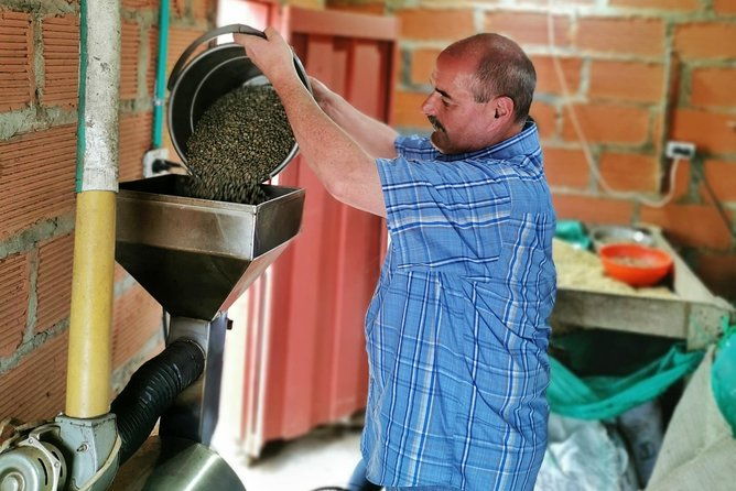 comuna-13-coffee-farm-private-tour-in-medellin-the-best-combo