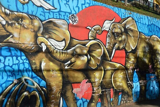 comuna-13-graffiti-tour-medellin-l-private-tour