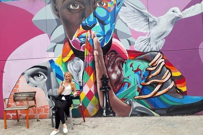 comuna-13-graffiti-tour-with-metrocable-2