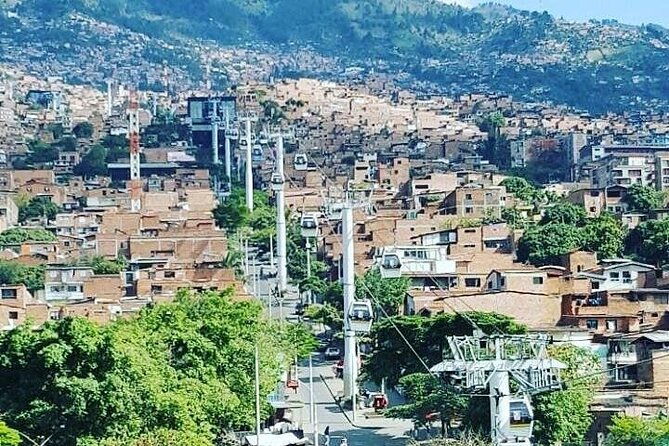 comuna-13-graffiti-tour-with-metrocable-2