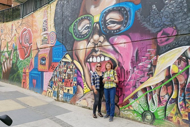 comuna-13-graffiti-tour-with-metrocable