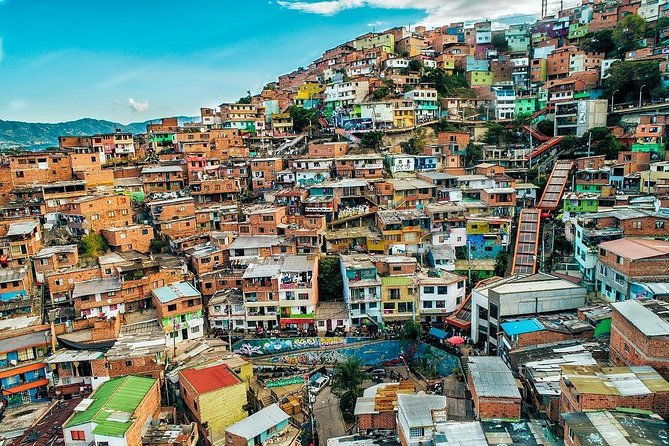 comuna-13-graffiti-tour-with-street-food