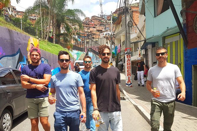 comuna-13-graffiti-tour-with-street-food