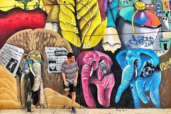 comuna-13-graffiti-tour-with-street-food