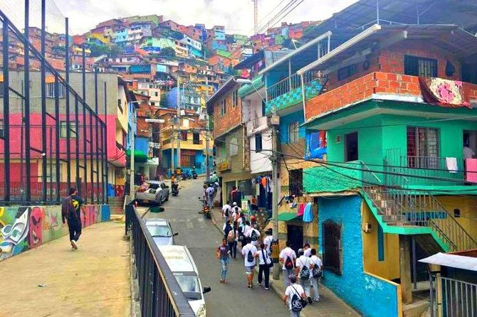 comuna-13-graffitour-cable-car