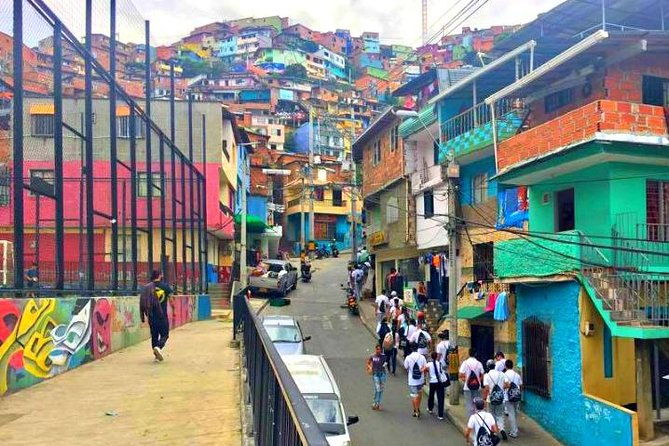 comuna-13-tour-and-cable-car