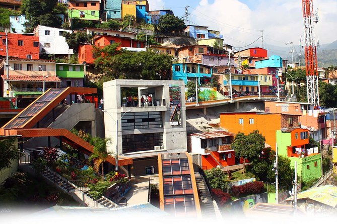 comuna-13-tour-graffiti-tour-medellin-graffitour