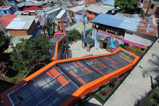 comuna-13-tour-graffiti-tour-medellin-graffitour