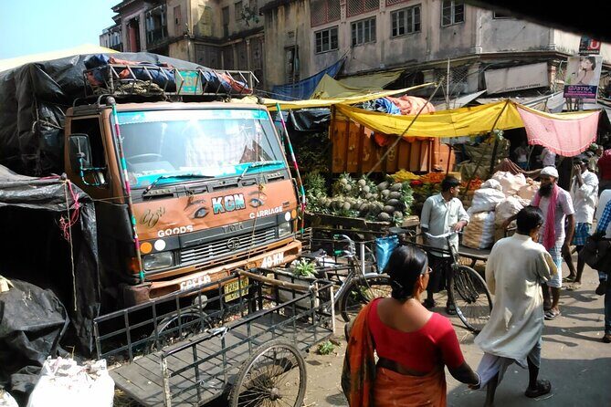 Confluence of Cultures from Bow Barracks to Burrabazar Kolkata - Who Will Love This Tour?