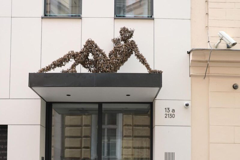 contemporary-art-tour-in-prague-the-works-of-david-cerny