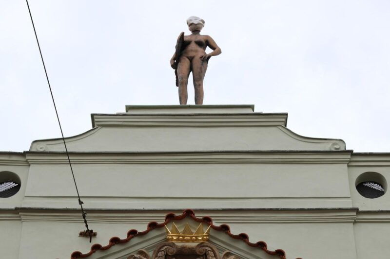 contemporary-art-tour-in-prague-the-works-of-david-cerny