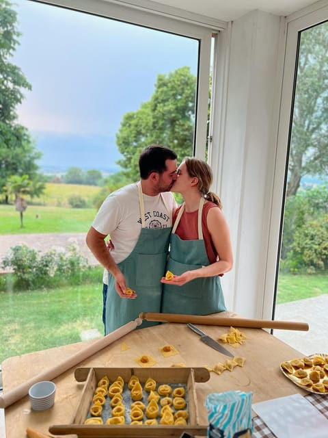 cook-bolognese-dishes-in-a-splendid-villa