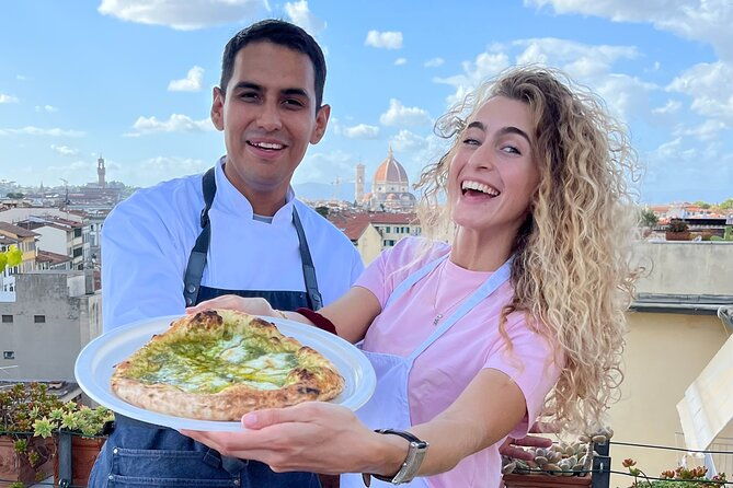 cook-pizza-with-view-of-florence-cathedral