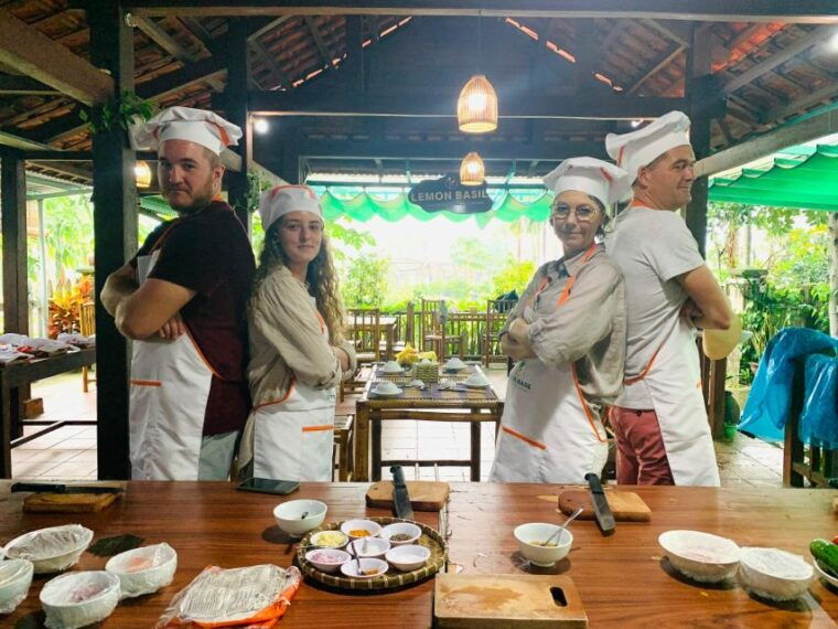 cooking-class-in-tra-que-organic-vegetable-village