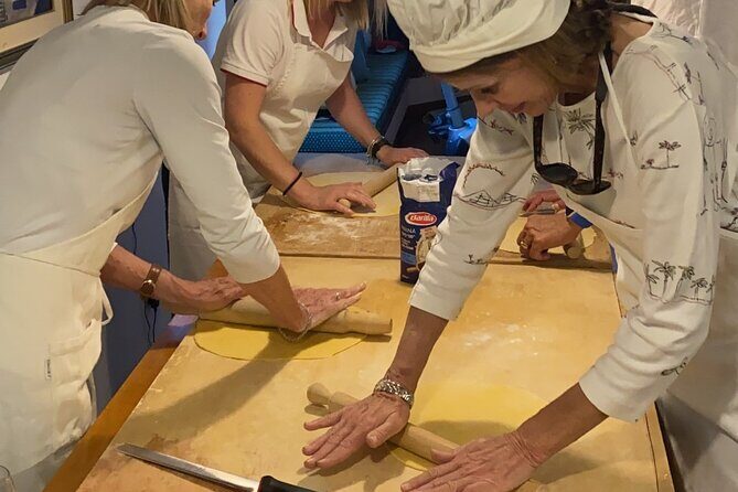 Cooking class in Tuscan Villa near Cortona - Key Points