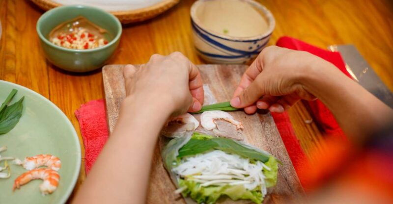 cooking-class-with-ben-thanh-market-visit
