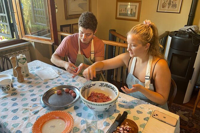 cooking-eating-with-locals-in-their-home-kitchen-in-rome-2