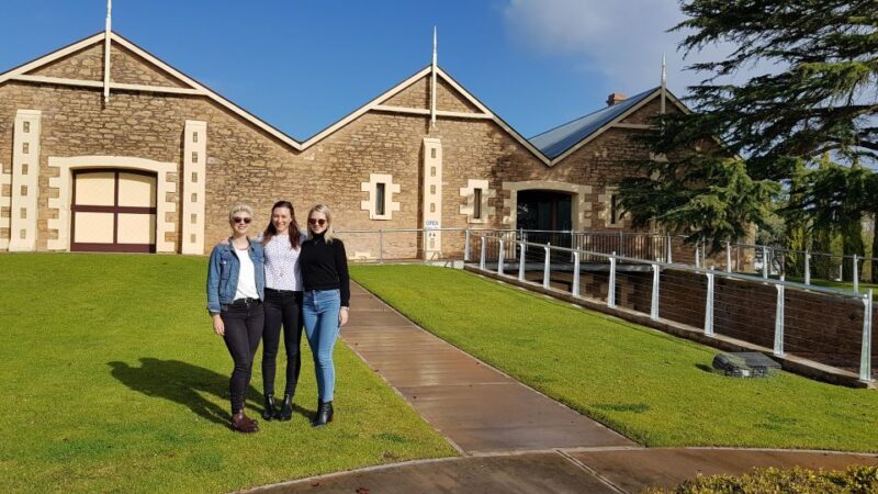 Coonawarra: Caves, Cabernet, & Kangaroos Day Tour & Lunch - Wildlife Encounters: Kangaroos and More