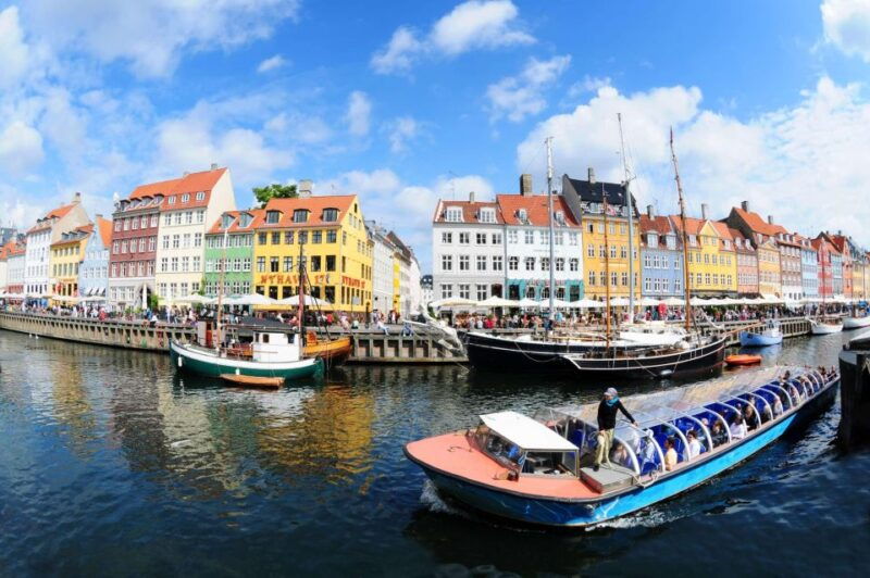 copenhagen-canal-boat-cruise-old-town-nyhavn-walking-tour