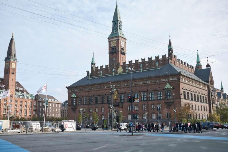copenhagen-canal-boat-cruise-old-town-nyhavn-walking-tour