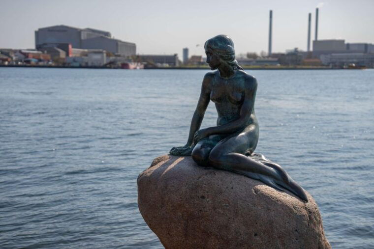 copenhagen-canal-boat-cruise-old-town-nyhavn-walking-tour