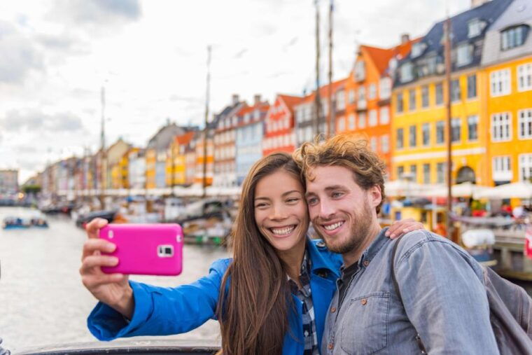 copenhagen-canal-boat-cruise-old-town-nyhavn-walking-tour