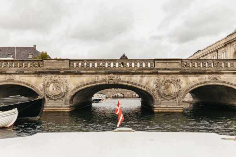 copenhagen-canal-cruise-with-guide