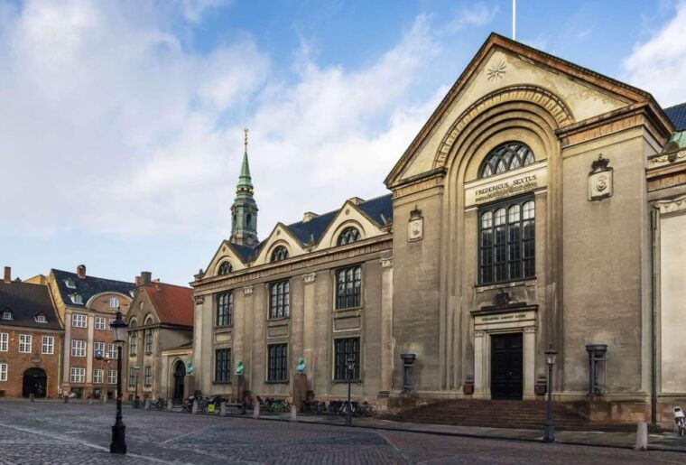 copenhagen-city-old-town-nyhavn-architecture-walking-tour