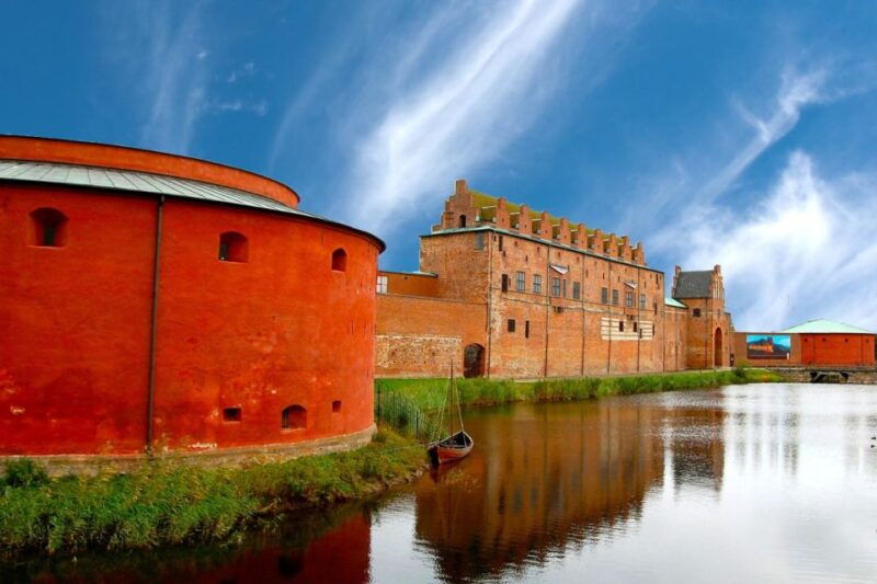 copenhagen-day-trip-to-malmo-old-town-castle-by-train-car