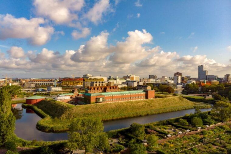 copenhagen-day-trip-to-malmo-old-town-castle-by-train-car