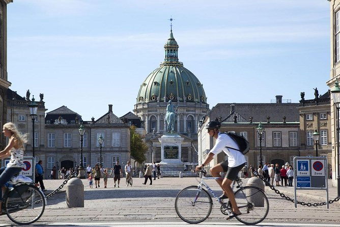 copenhagen-highlights-hop-on-hop-off-bus-classic-copenhagen