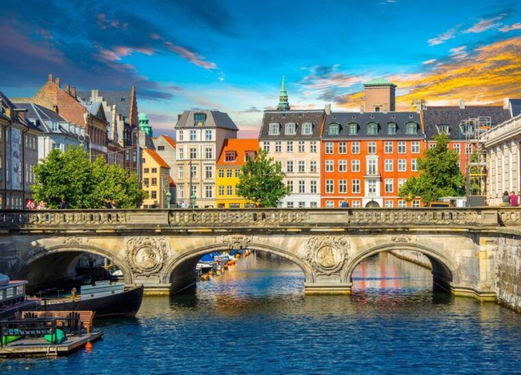 copenhagen-old-town-nyhavn-canal-walking-tour-christiana