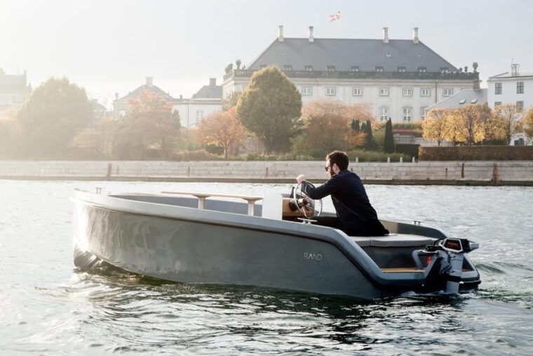 copenhagen-private-boat-tour-with-captain-lite