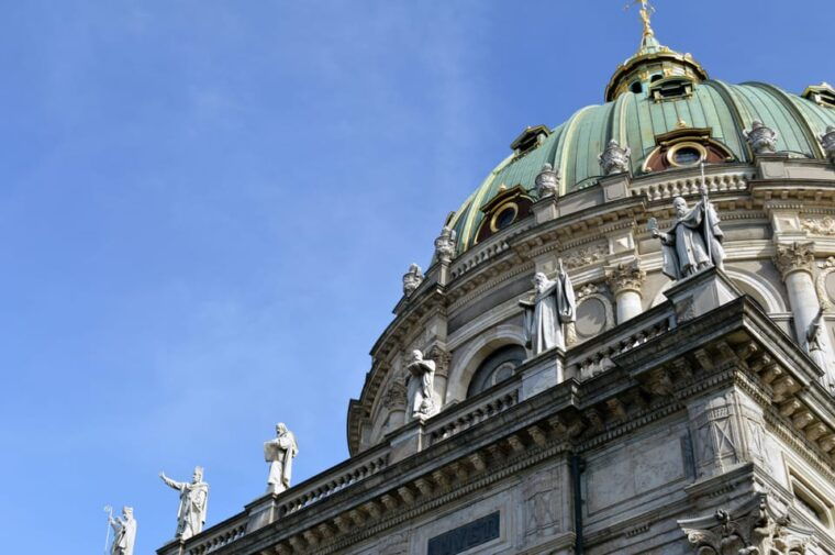 copenhagen-private-walking-tour-with-amalienborg-palace